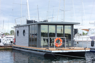 Fjordlink Hausboot an der Förde